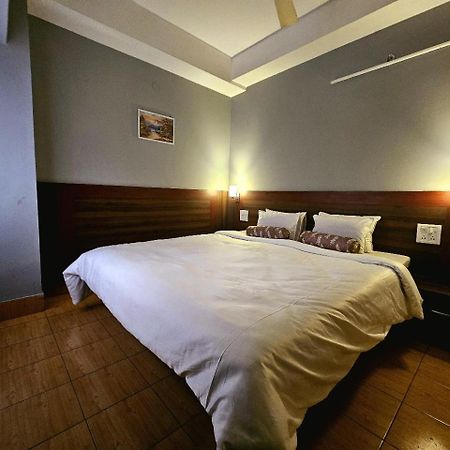 Hotel Vishal Siliguri Bagian luar foto