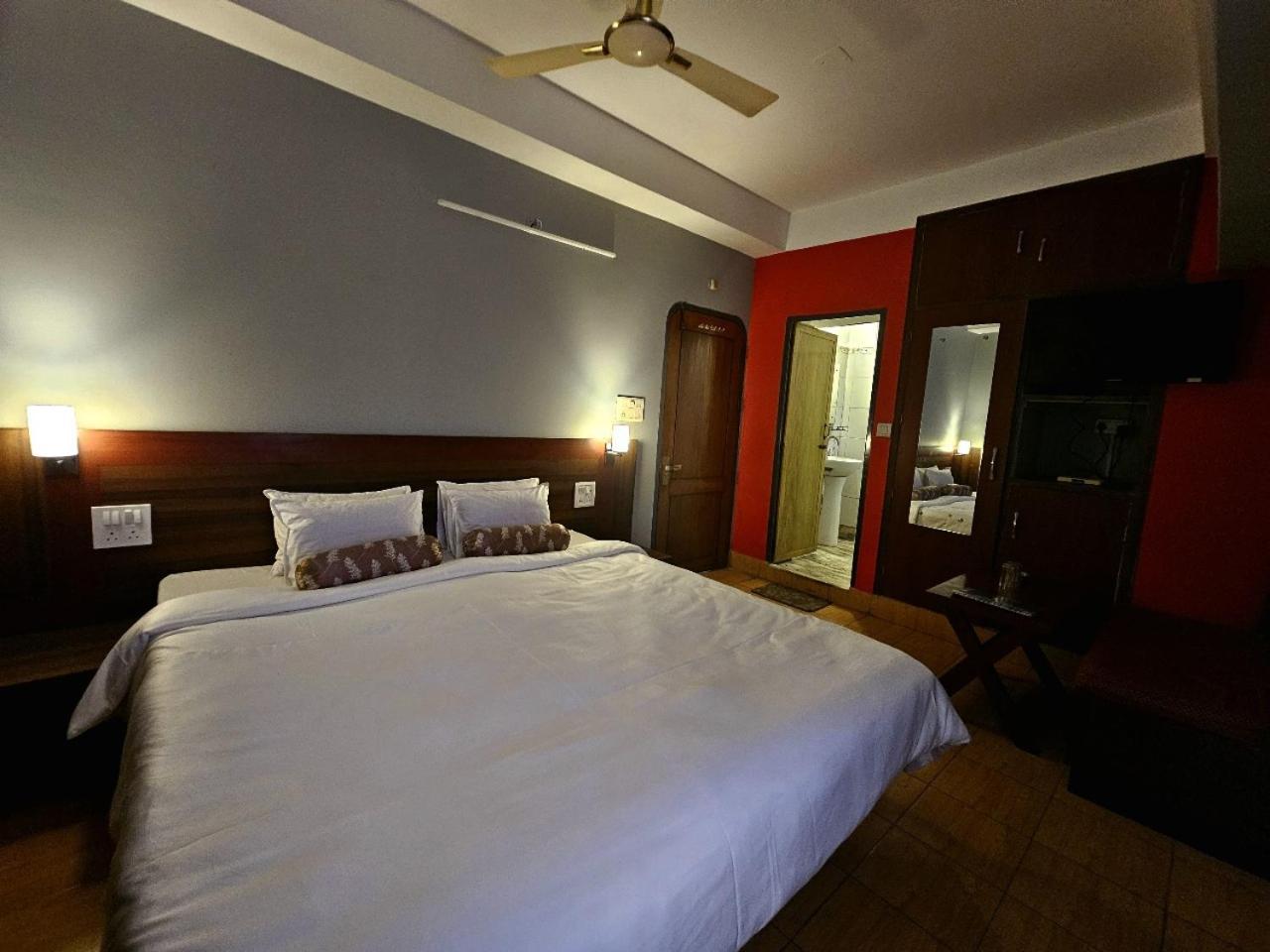 Hotel Vishal Siliguri Bagian luar foto